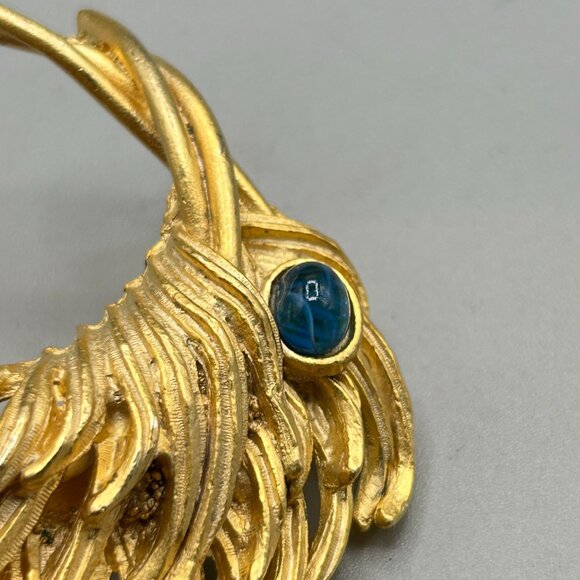 Vtg Feather Pin Brooch Gold Tone Blue "Flawed" Glass Cabochon Matte Gold Tone - Picture 6 of 8